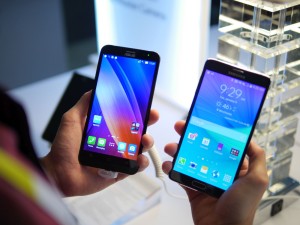 Asus Zenfone 2 Melawan Xiaomi Mi Note Ulasan: Mana yang Akan Dipilih?