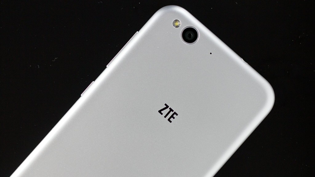 ZTE_Blade_S6_1