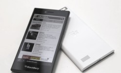 Blackberry Leap kini dengan varian warna putih