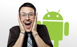 Pria ini menunjukkan sebuah Apple dengan Android dan berkata, “Ini IOS 9.”