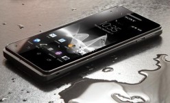 Tips Selamatkan Smartphone Yang Terkena Air