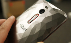 Asus Zenfone 2 Deluxe Special Edition: RAM 4 GB, ROM 2 Kali Lipat, Dan Banyak Lagi