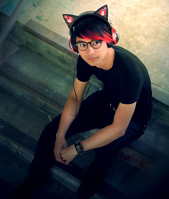 cat-ear-headphones-axent-wear-3