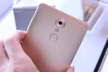 Smartphone RAM 4 GB Terbaik